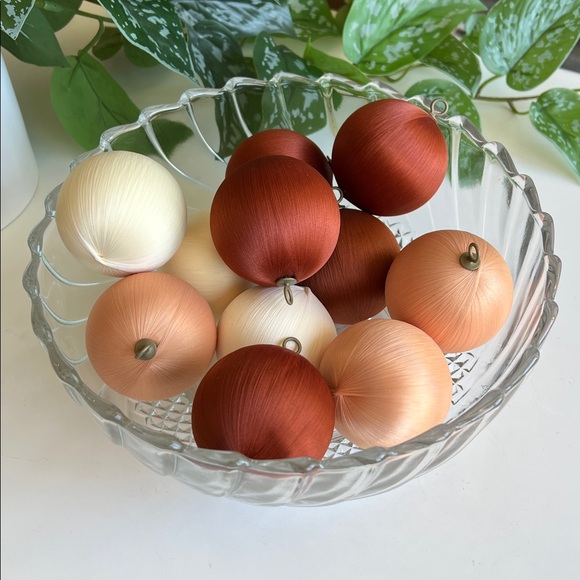 Vintage Pyramid Satin-Sheen Christmas Ornaments in Box - Picture 12 of 14